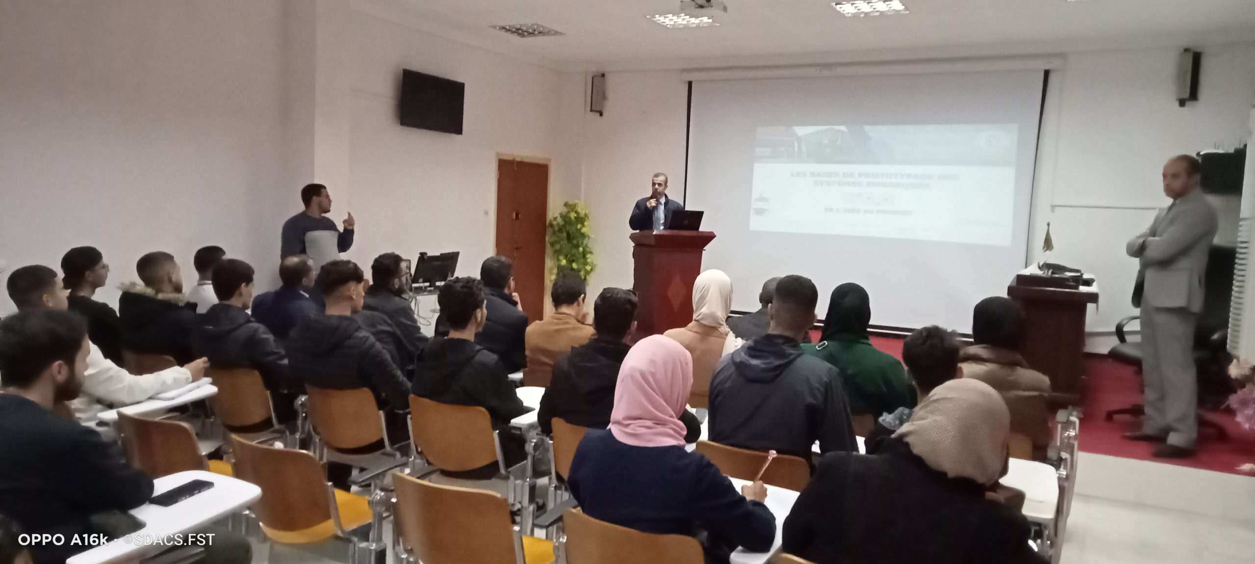 دورة تكوينية القواعد الهيكلية للأنظمة المدمجة. كلية العلوم والتكنولوجيا 2022
