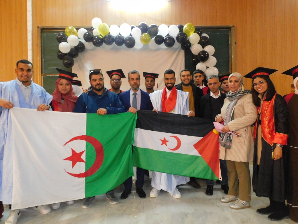 طلبة الكيمياء الصناعية بكلية العلوم والتكنولوجيا يصنعون الحدث